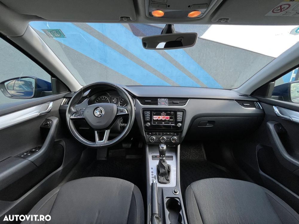 Skoda Octavia 1.6 TDI DSG Style - 6