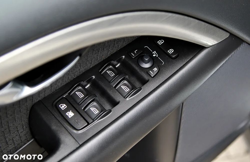 Volvo V70 2.4D Momentum - 13
