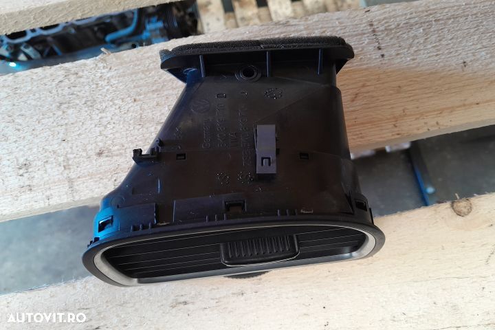 Grila ventilatie bord dreapta 5K0819710D Volkswagen VW Golf 6 [2008 - - 2