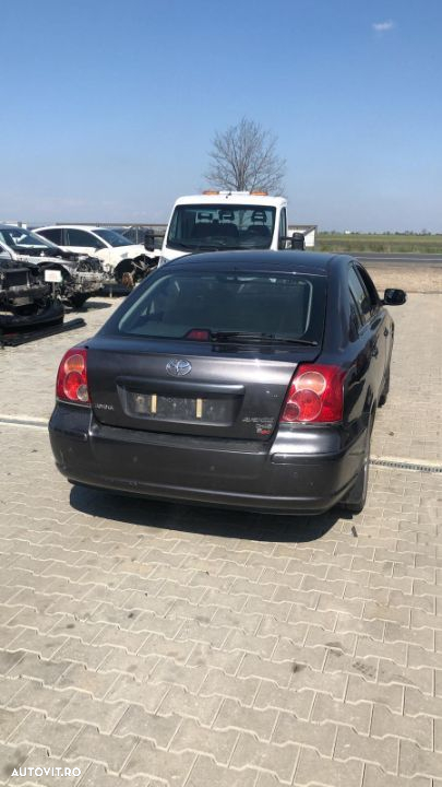 Dezmembram Toyota Avenssis 2.2 D an fabr 2001