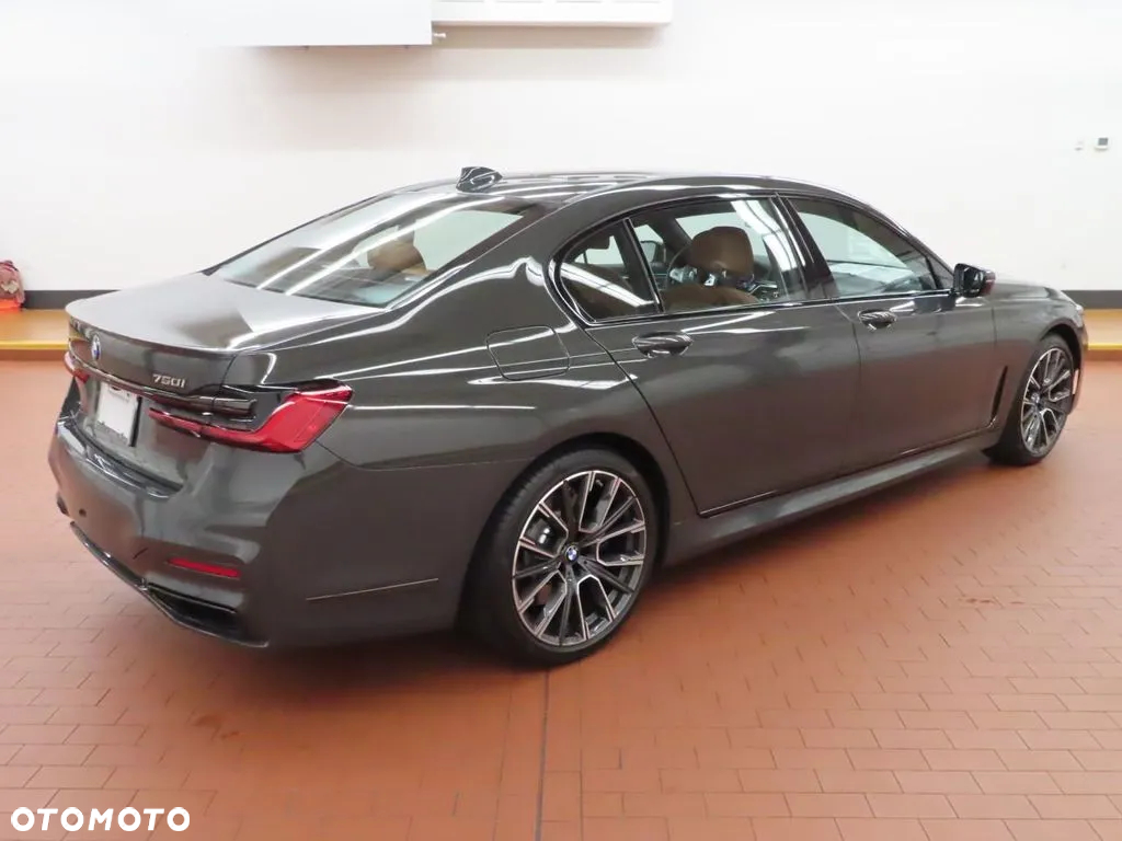 BMW Seria 7 750i xDrive sport - 35