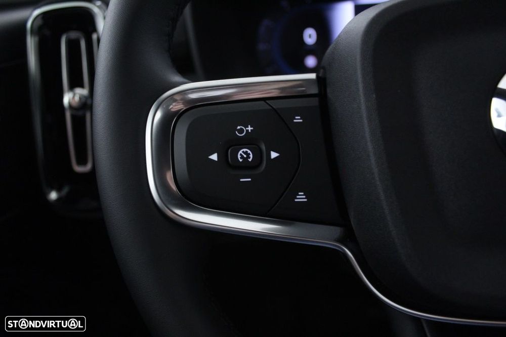 Volvo XC 40 2.0 B3 Plus Dark - 23