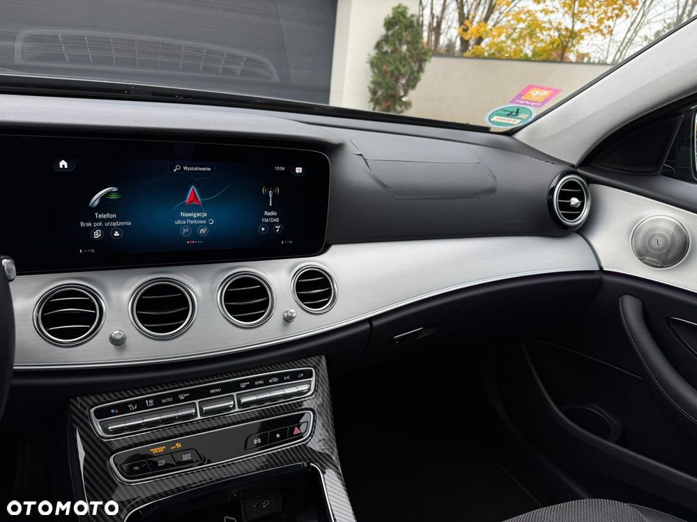 Mercedes-Benz Klasa E 200 4Matic 9G-TRONIC AMG Line - 22