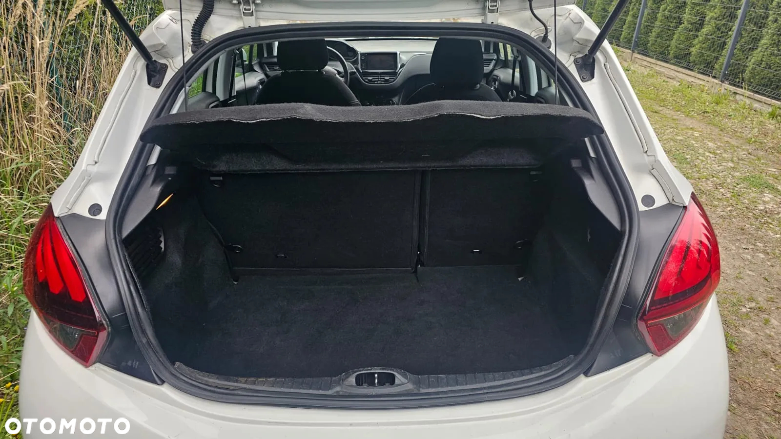 Peugeot 208 - 17