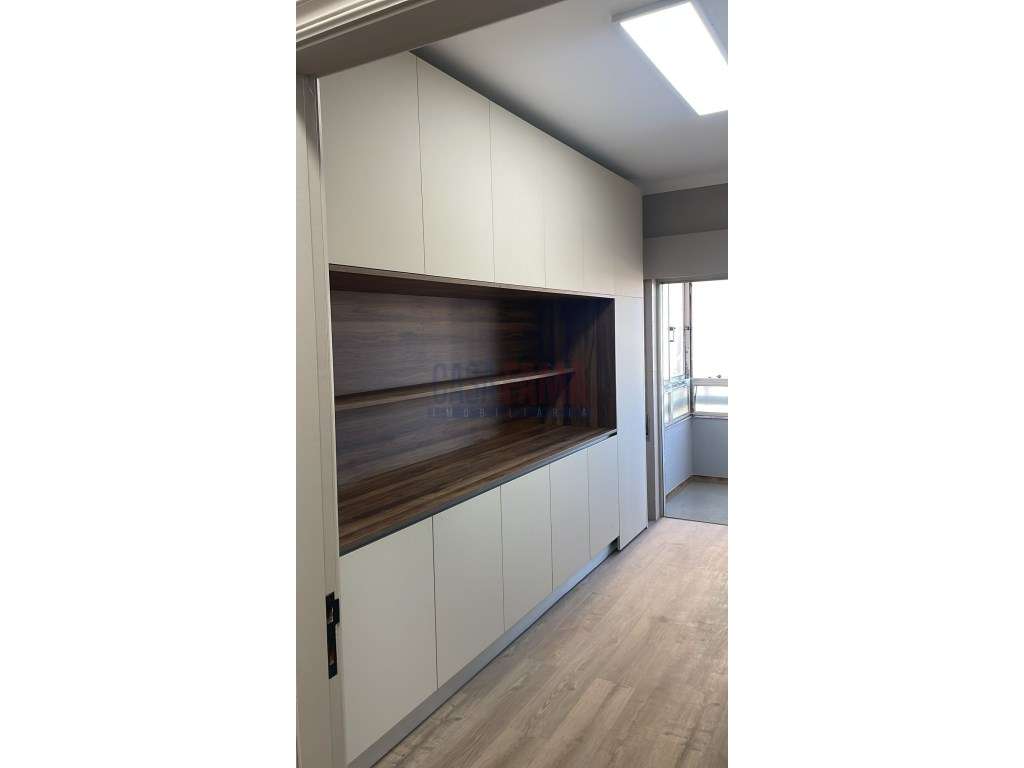 Apartamento T3 Totalmente Remodelado e Mobilado no Coração de Portimão - Grande imagem: 4/19