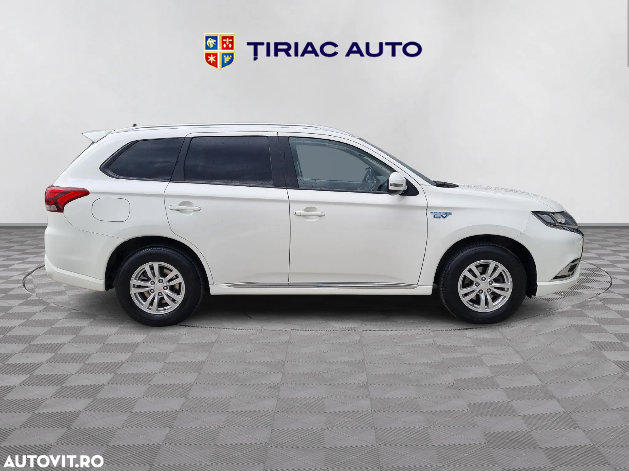 Mitsubishi Outlander 2.4 4WD Plug-In Hybrid - 7