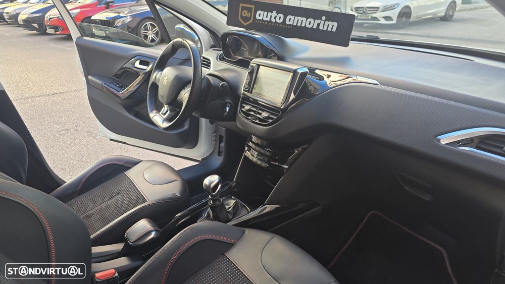 Peugeot 2008 1.6 BlueHDi GT Line - 26