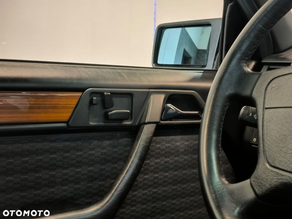 Mercedes-Benz W124 (1984-1993) - 11