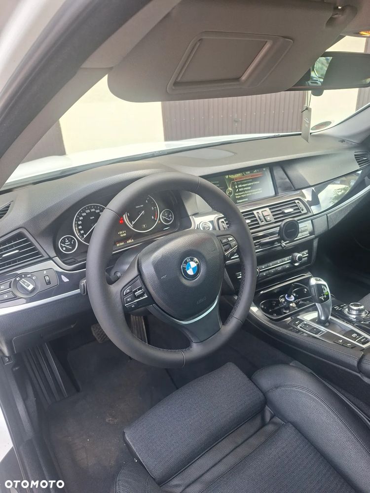 BMW Seria 5 525d xDrive - 4