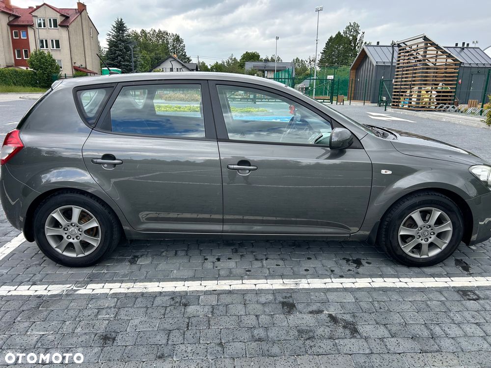 Kia Ceed - 4
