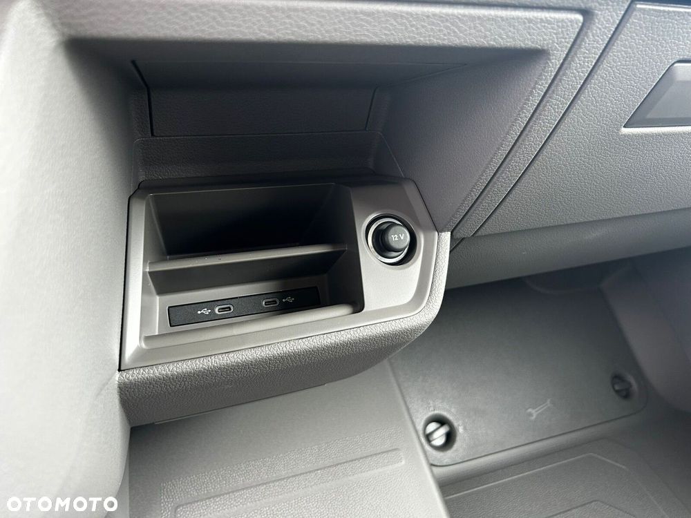 Volkswagen Crafter Podwozie z pojedynczą kabiną silnik: 2,0 l EURO VI SCR 163 KM / skrzynia biegów: Przedni napęd automatyczna 8-biegowa rozstaw osi: 4490 mm - 14