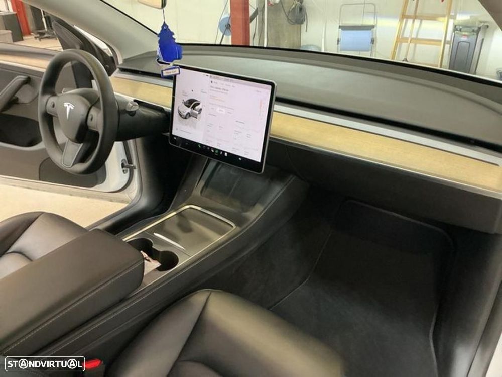 Tesla Model Y RWD - 10