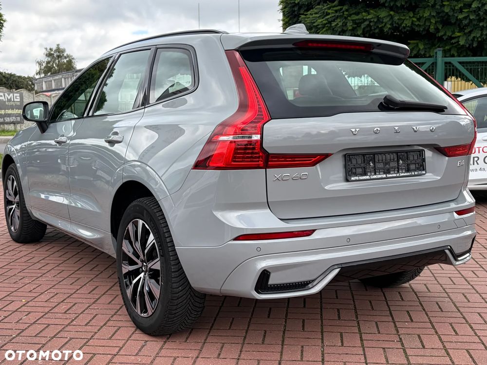 Volvo XC 60 B4 D Plus Dark - 6