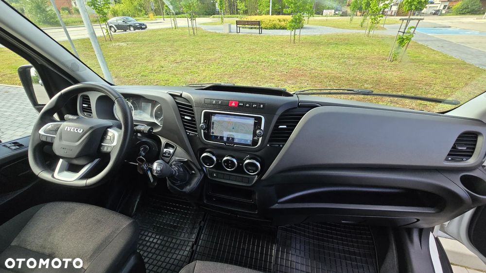 Iveco ❗️❗️DAILY 3.0 180KM MAXI 50C18 JAK NOWY ❗️❗️MODEL 2024 / BLOKADA MOSTU / SKRZYNIA OTWARTA WIDAR 10 PALET / 3500KG HAK / PIERWSZY WŁASCICIEL / NAVI / KAMERA COFANIA / FULL LED / TEMPOMAT AKTYWNY / BLIŹNIAKI / BURTY ALUMINIOWE / WERSJA WZMOCNIONA / FULL OPCJA / SERWIS ASO / SALON POLSKA / 35C15 50C15 35C18❗❗ JAK Z SALONU - NOWY -❗❗ - 40
