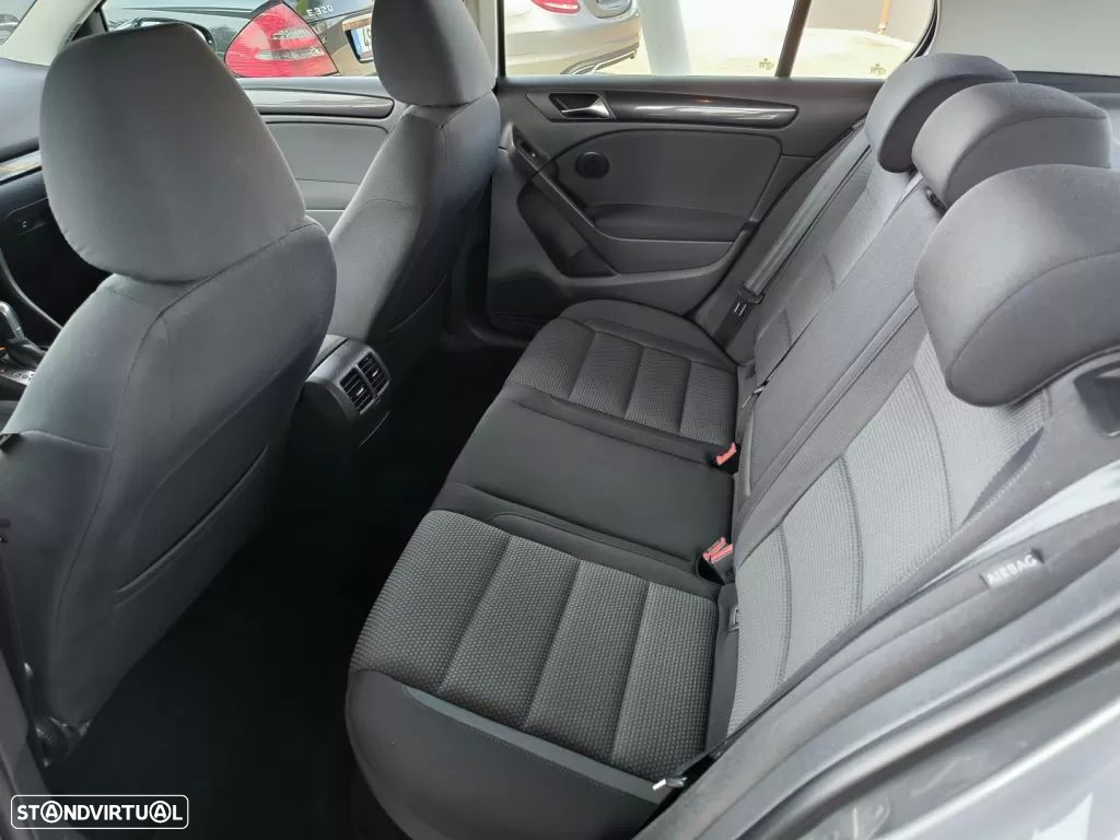 VW Golf 1.6 TDi Confortline DSG - 31