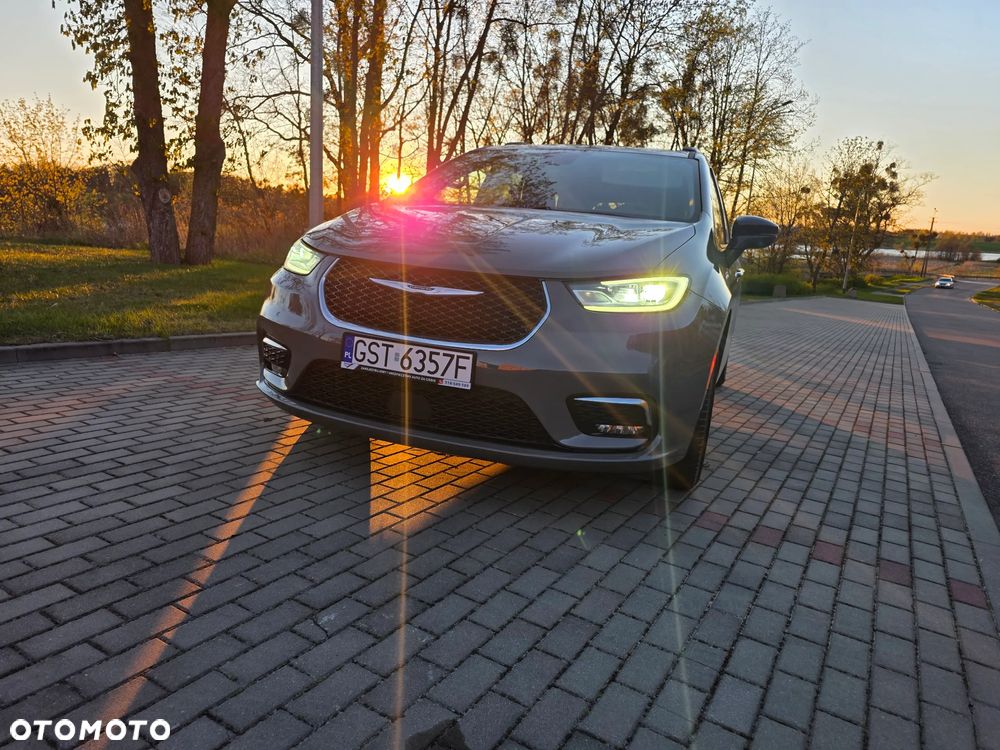 Chrysler Pacifica - 2