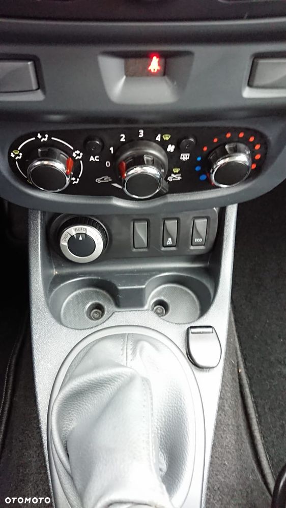 Dacia Duster 1.6 16V 105 4x4 Laureate - 11