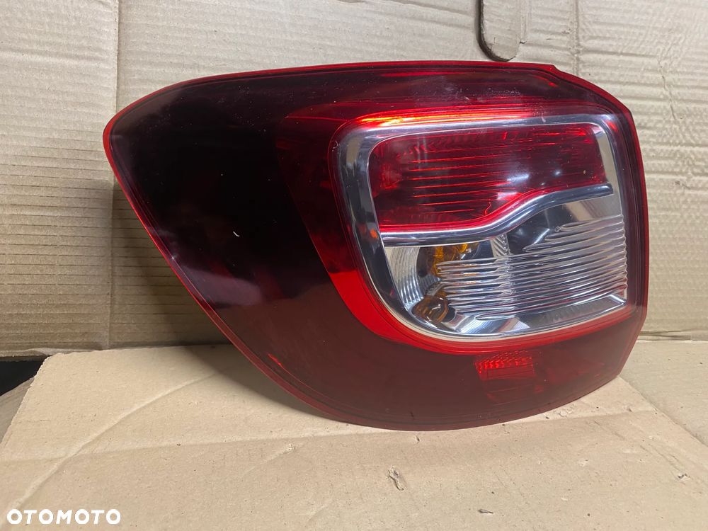 LAMPA TYLNA LEWA DACIA SANDERO II 265550577R - 2