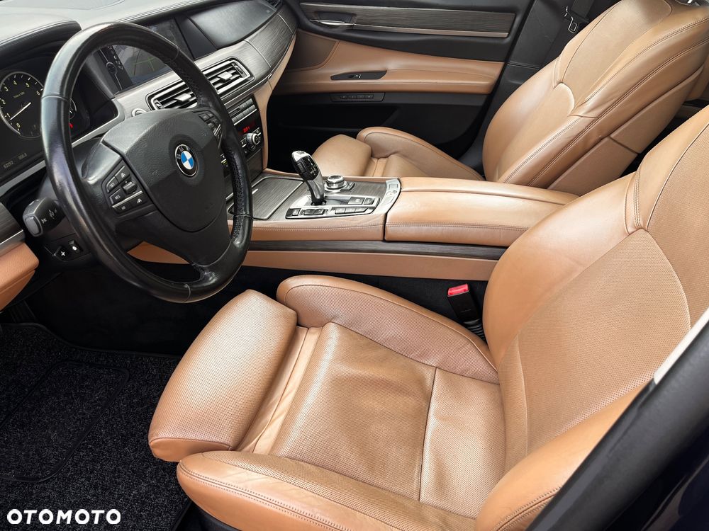 BMW Seria 7 750i xDrive - 23
