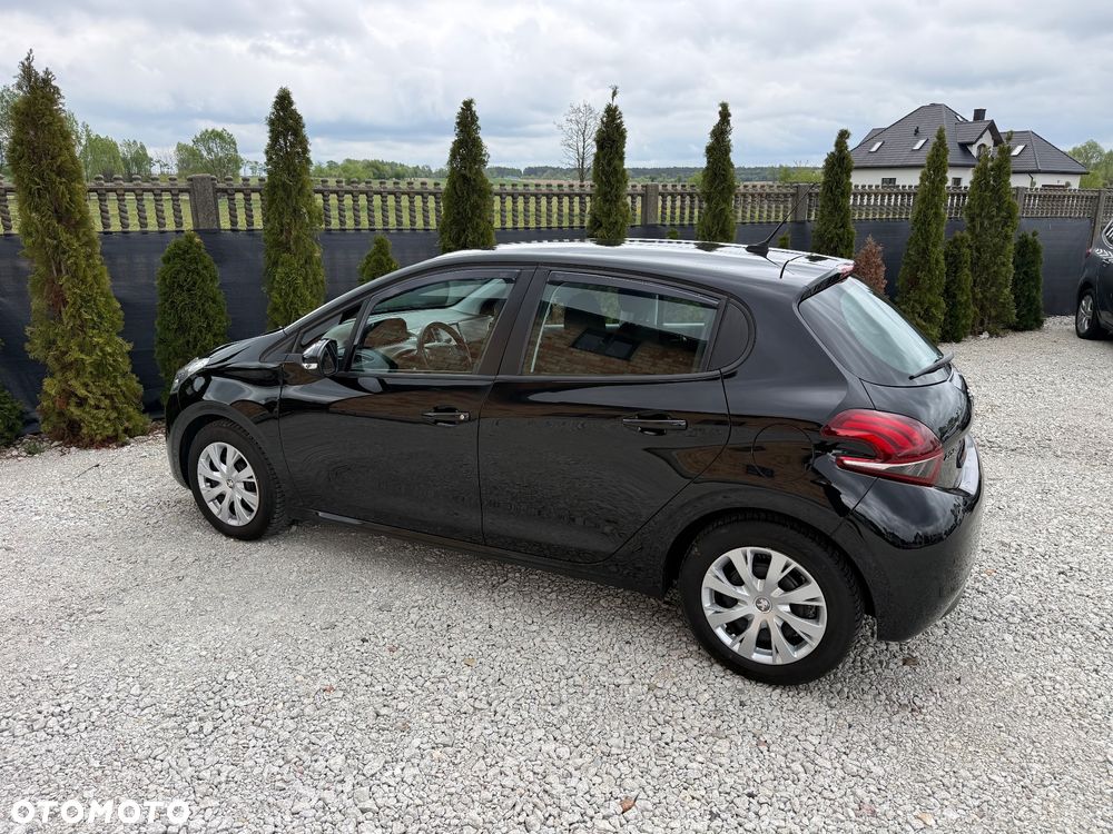 Peugeot 208 - 10