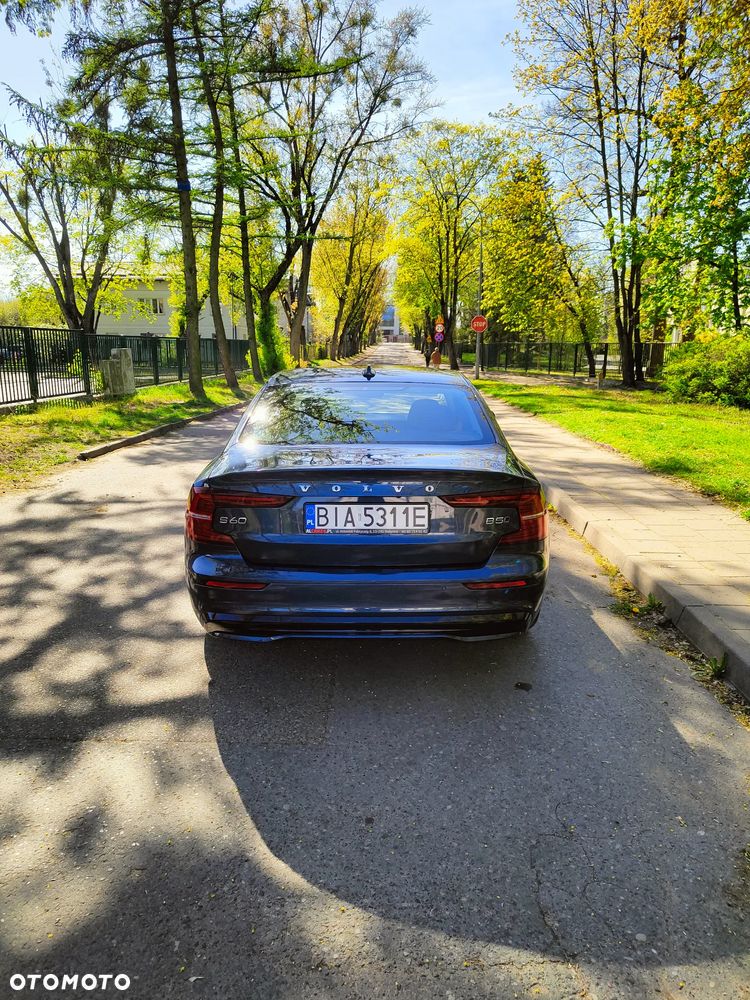 Volvo S60 B5 B AWD Plus Dark - 4