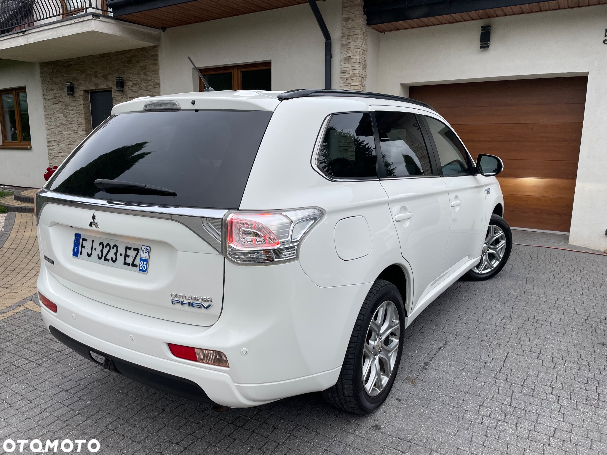 Mitsubishi Outlander 2.0 4WD Plug-In Hybrid - 3