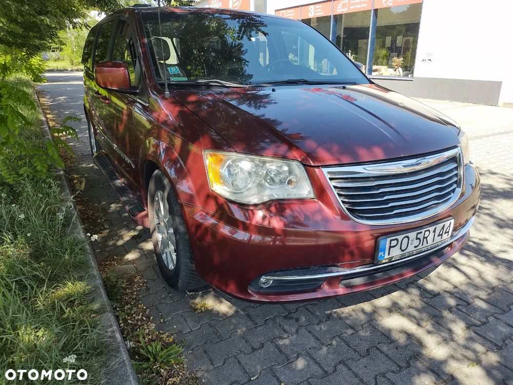 Chrysler Town & Country - 6