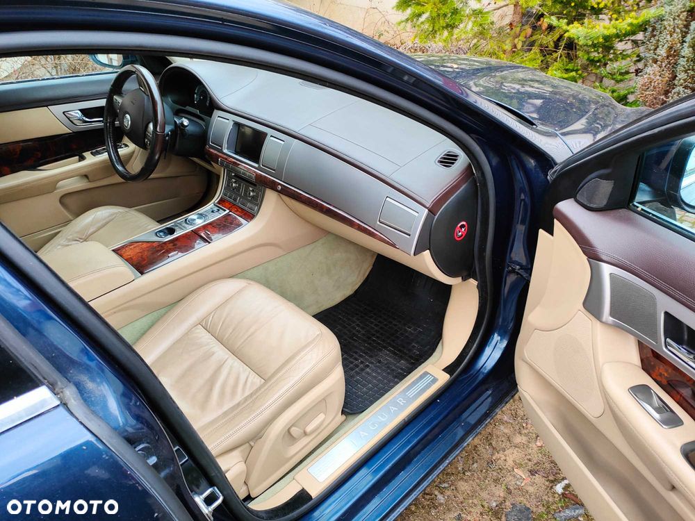 Jaguar XF - 4