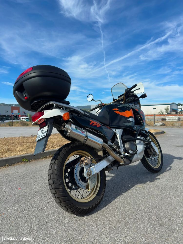 Honda Africa Twin 750 RD07 - 11