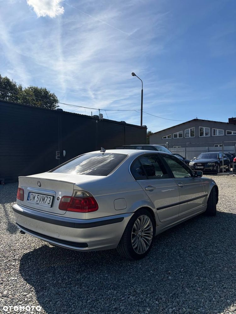 BMW Seria 3 2000 photo 2