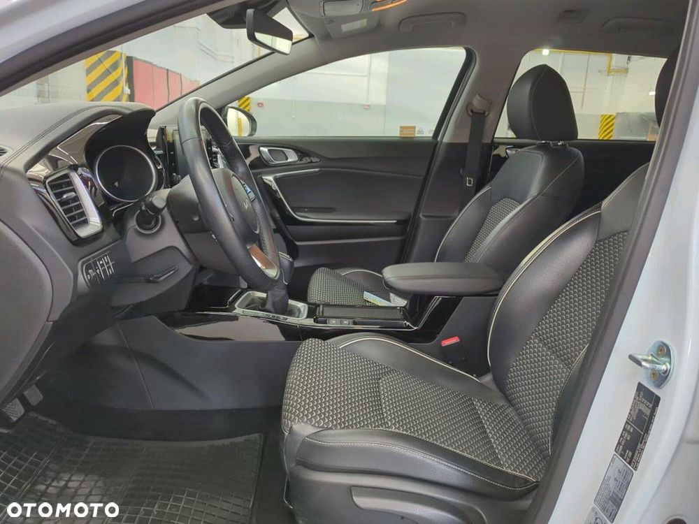 Kia Ceed - 7
