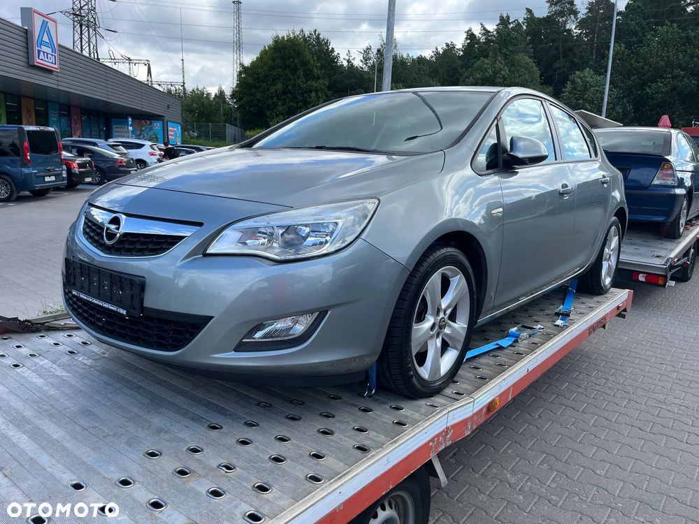 Opel Astra 1.6 Color Edition - 1