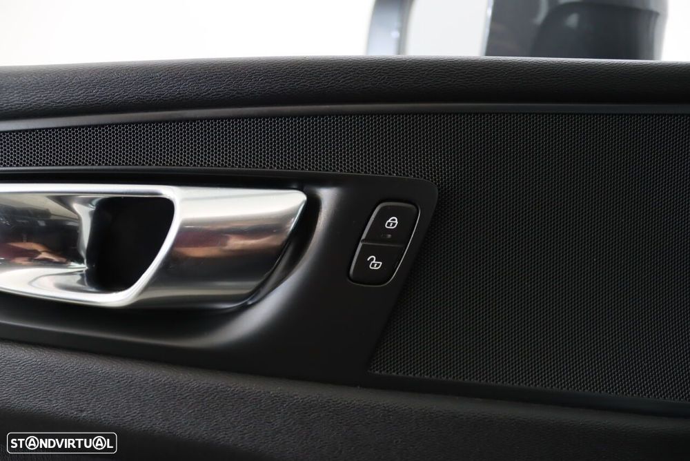 Volvo XC 60 2.0 D4 Inscription AWD Geartronic - 16