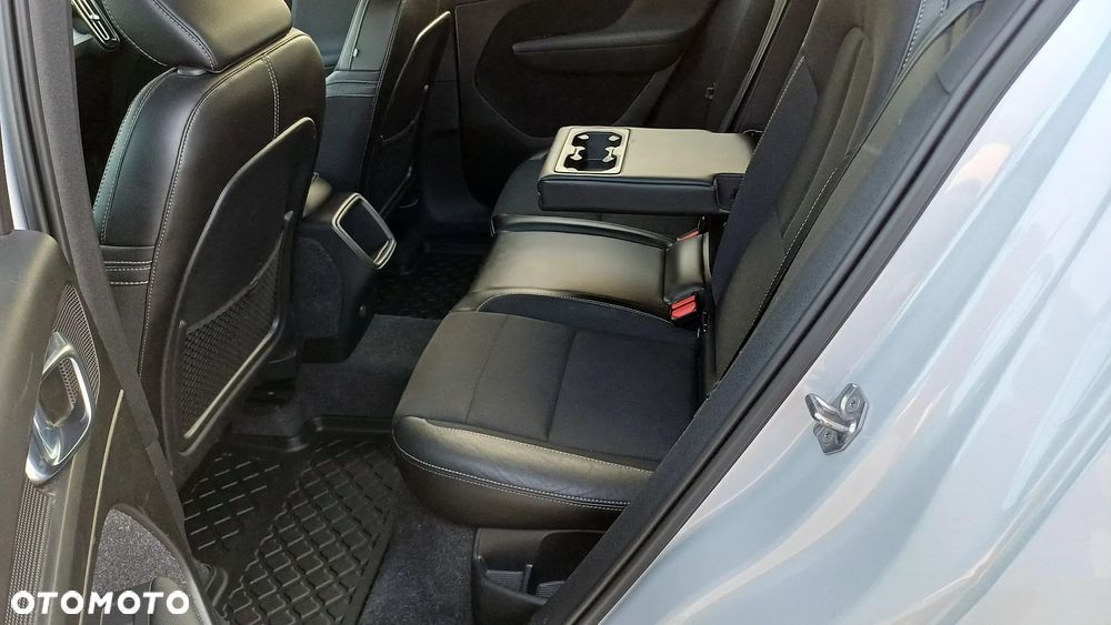 Volvo XC 40 D3 AWD Geartronic Momentum - 22
