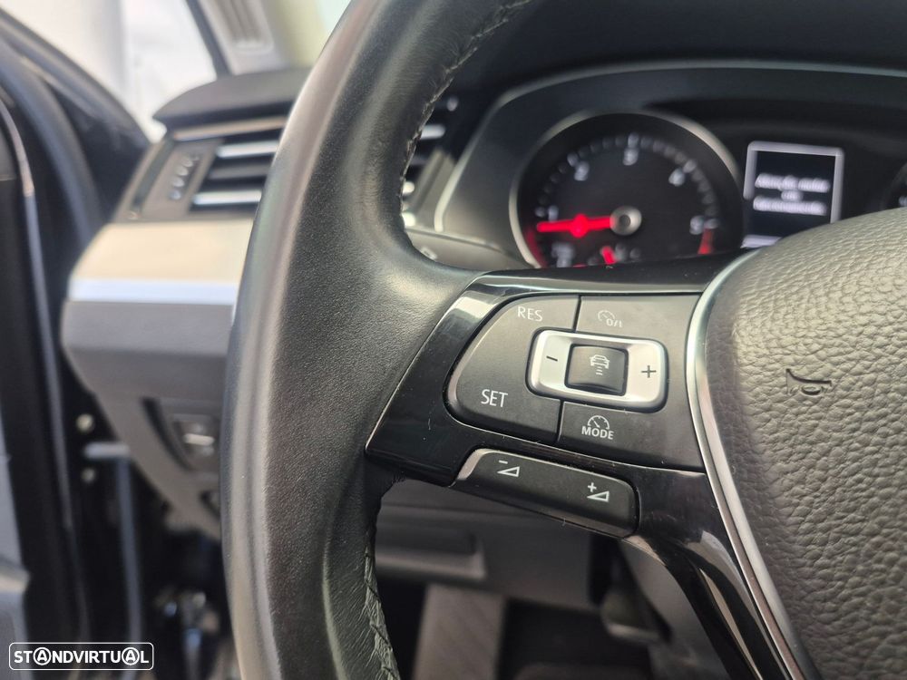 VW Passat Variant 2.0 TDI Confortline DSG - 13