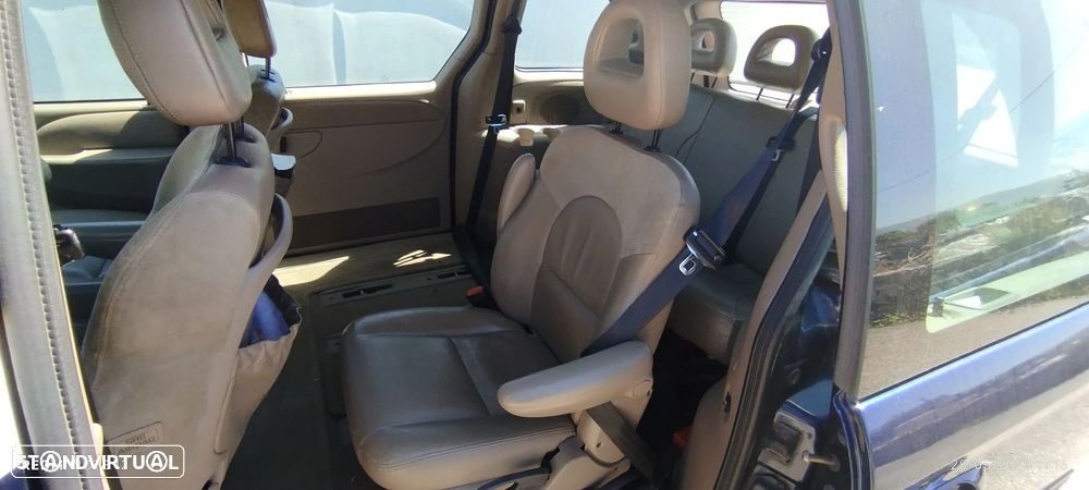 Chrysler Voyager 2.5 CRD LX - 9