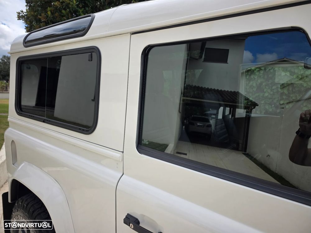 Land Rover Defender 90 2.4 CRD S - 26