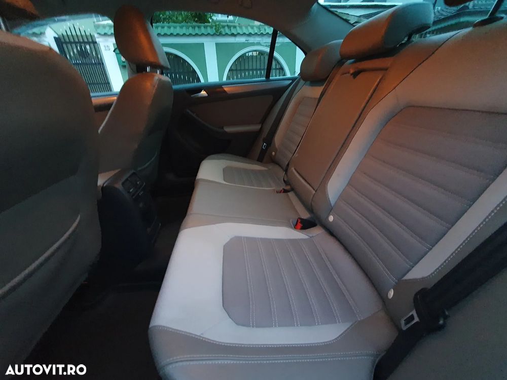 Volkswagen Jetta - 3