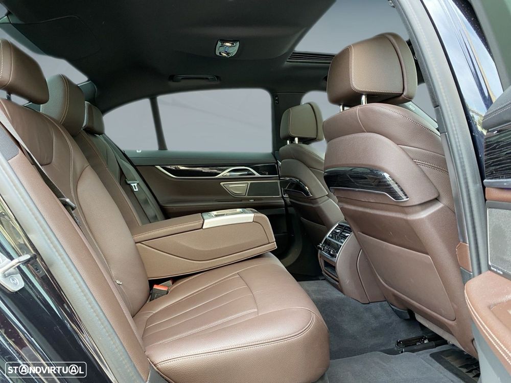 BMW 745 e iPerformance Pack M Auto - 26