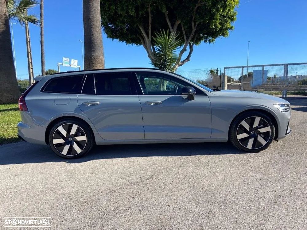 Volvo V60 2.0 T6 AWD TE Plus Dark - 3