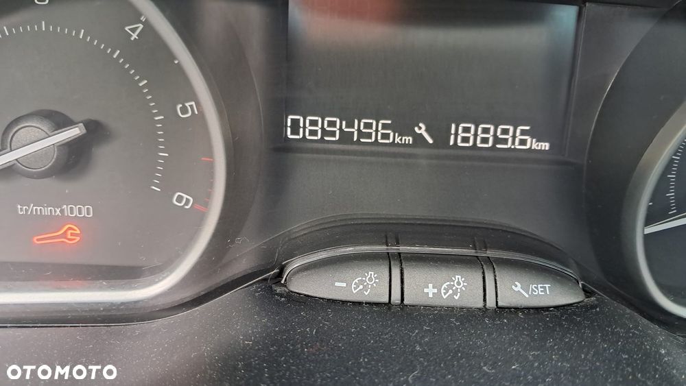 Peugeot 208 1.6 BlueHDi Active S&S - 8