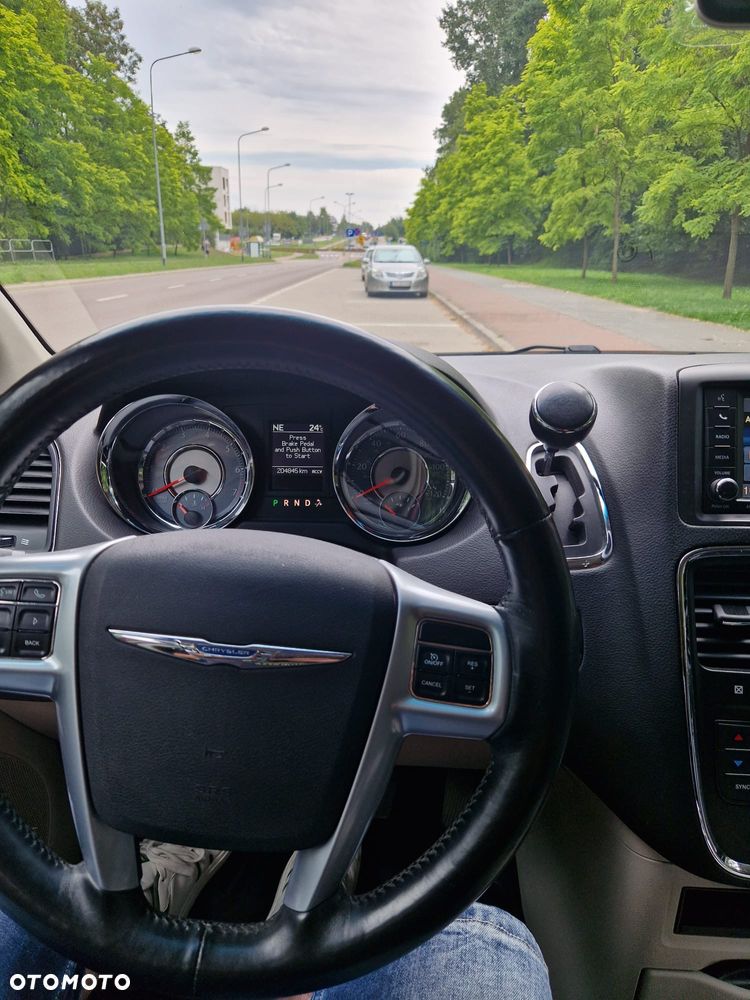 Chrysler Town & Country 3.6 Touring - 23