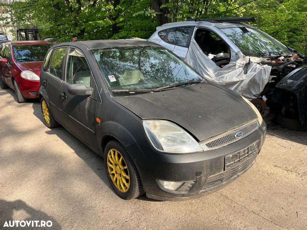 Dezmembrez Ford Fiesta MK5 non facelift negru raptor 1,4 TDCI 2003 carlig tractare - 1