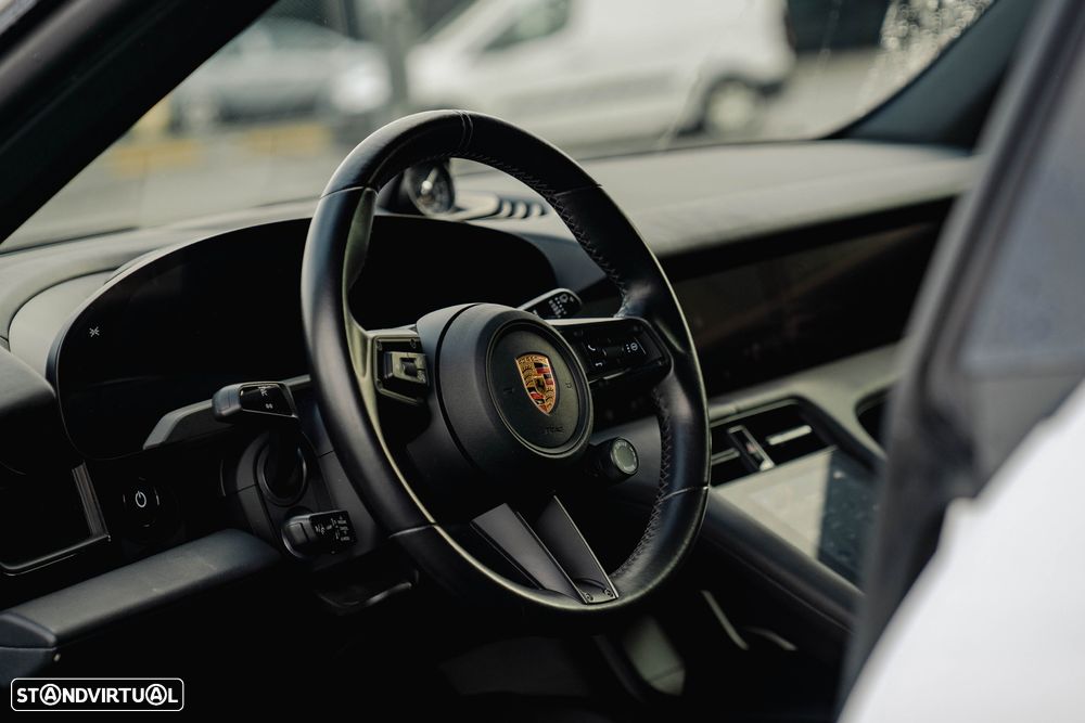 Porsche Taycan Cross Turismo 4 - 25