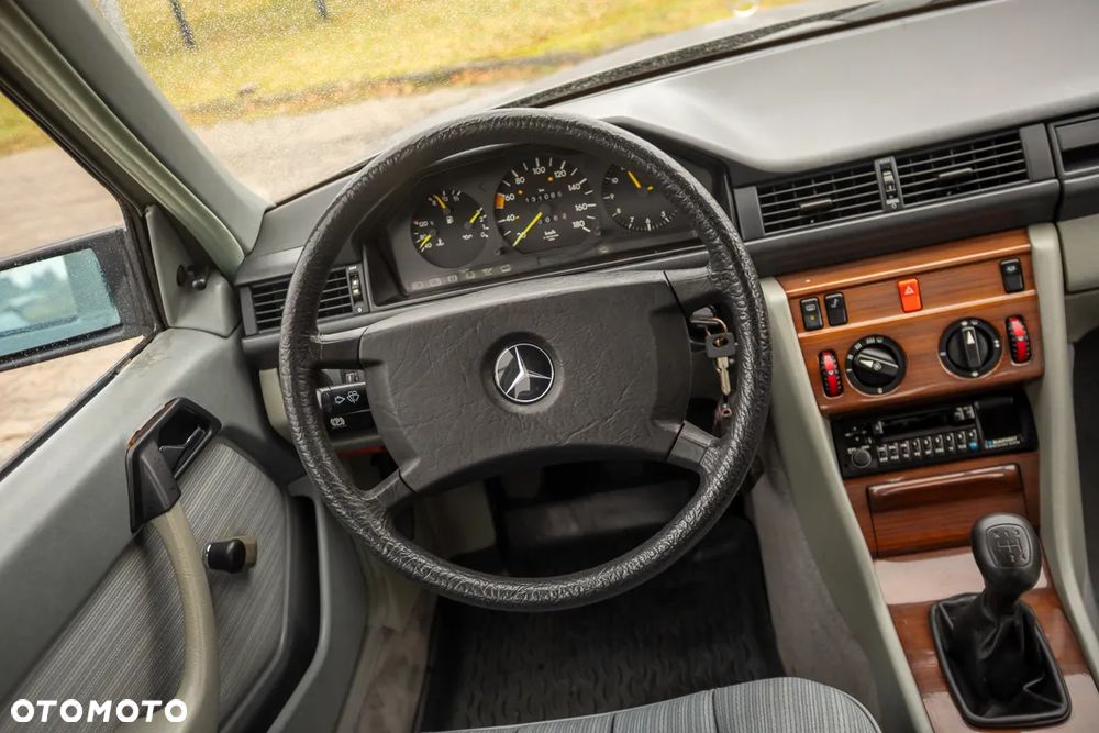 Mercedes-Benz W124 (1984-1993) - 28