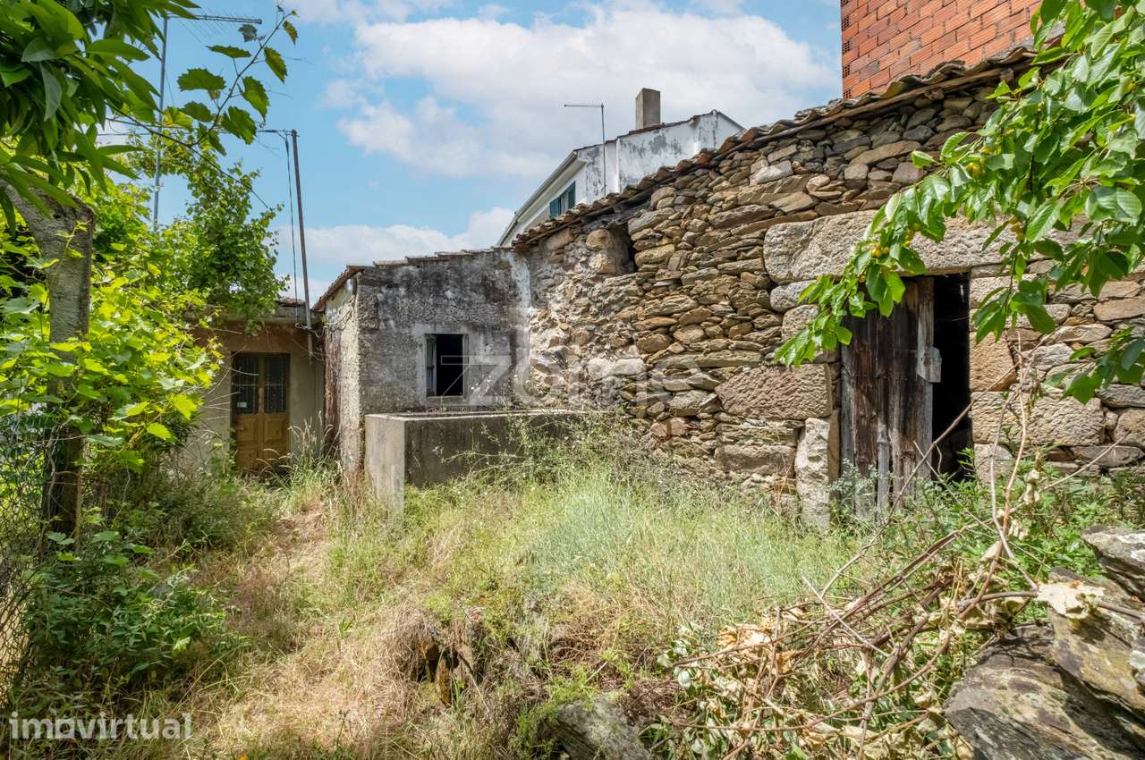 Moradia T2 com quintal - Aldeia de Tralhariz, Carrazeda de Ansiães - Grande imagem: 4/20