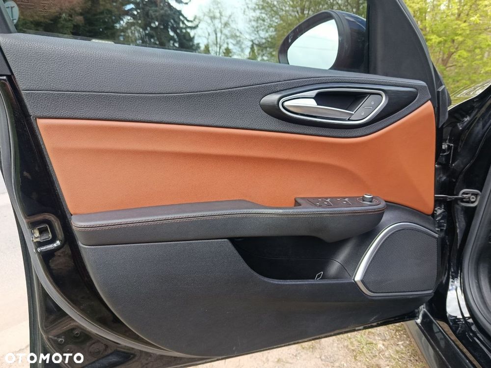 Alfa Romeo Giulia 2.0 Turbo 16V AT8-Q4 Sprint - 10