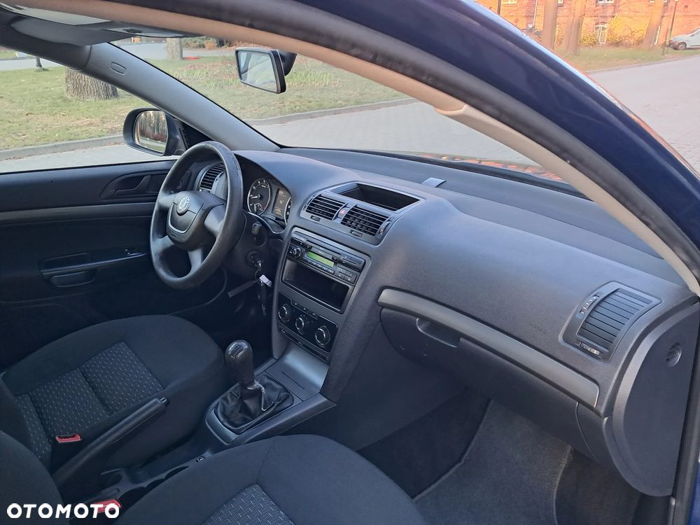 Skoda Octavia 1.6 Combi Advance - 12