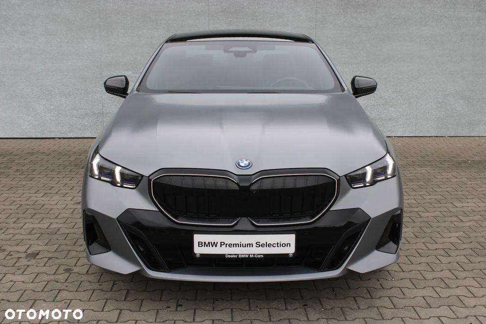 BMW Seria 5 550e xDrive PHEV M Sport - 3