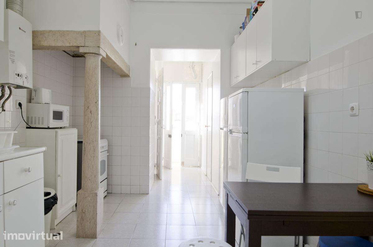 Quarto - localizado em Intendente Lisbon - Grande imagem: 3/19